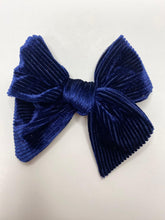 Load image into Gallery viewer, Small corduroy velvet bow-midnight navy
