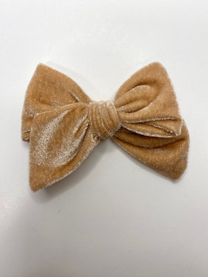 Small velvet bow-almond
