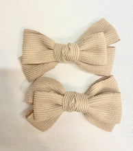 Load image into Gallery viewer, 2.5&quot; Textured Hair Bow 2pk
